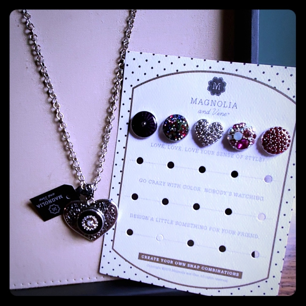 NWT- Magnolia and Vine Jewelry Set